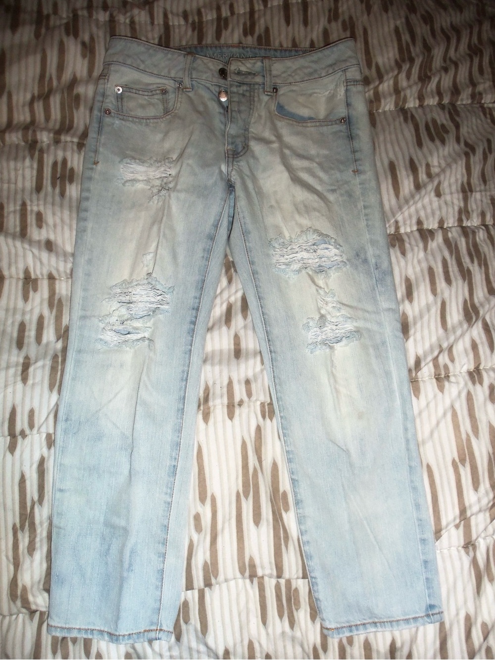 American Eagle Outfitters Cropped Light Blue Straight Ripped Jeans